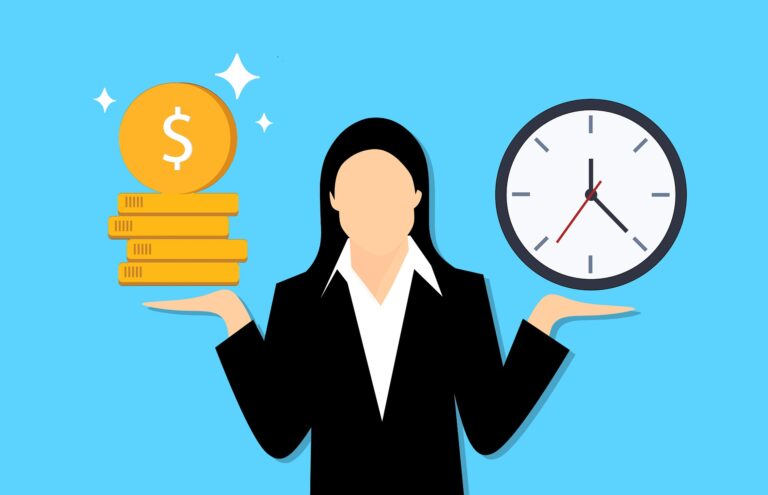 Eine Frau hält in der einen Hand eine Uhr, in der anderen Bücher mit einem Dollarzeichen